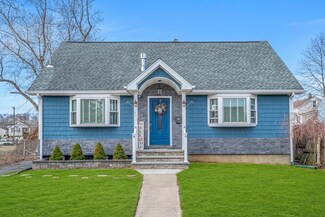 433 S 7th St, Lindenhurst, NY 11757