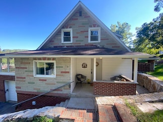 149 Old Detour Rd, Soak Creek, WV 25921