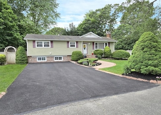 100 Brunswick Rd, Ronkonkoma, NY 11779
