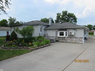 2566 Lewis Dr, Port Huron, MI 48060