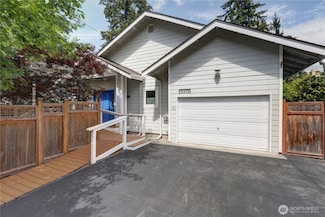 18208 25th Ave NE, Lake Forest Park, WA 98155