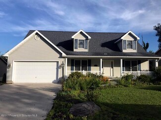 34 Emerald Dr, Throop, PA 18512