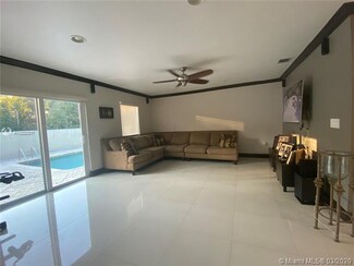 18230 NW 86th Ave, Hialeah, FL 33015
