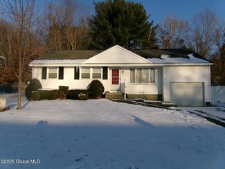34 College View Dr, Albany, NY 12211
