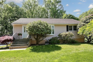 11 Bell Ln, Spring Valley, NY 10977