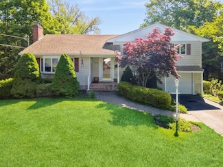173 Swan Lake Dr, Patchogue, NY 11772