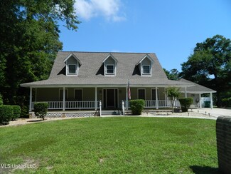 6612 Hale Ct, Diamondhead, MS 39525