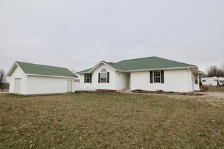 371 Hilltop Ave, Sparta, MO 65753