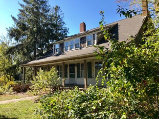 45 Church St, West Dennis, MA 02670