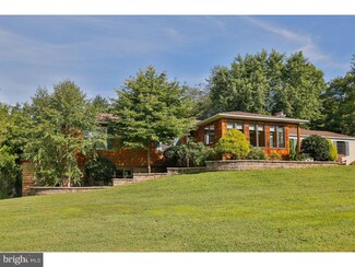 30 Park Rd, Ottsville, PA 18942
