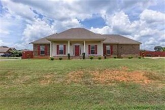 89 Sunnybrook Dr, Deatsville, AL 36022