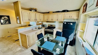 2399 E 14th St Unit 112, San Leandro, CA 94577