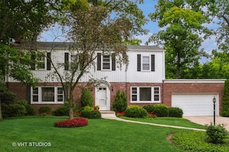 149 Deere Park Ct, Highland Park, IL 60035
