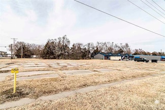 902 Grant Ave, Junction City, KS 66441