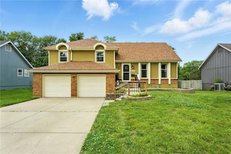10200 England Dr, Overland Park, KS 66212