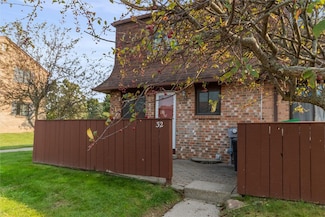 32 Surrey Hill Way, Rochester, NY 14623