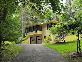 272 Mendon Center Rd, Honeoye Falls, NY 14472