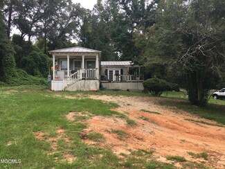 738 First St N, Wiggins, MS 39577