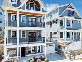 31 Woodlawn St Unit 2, Jamaica Plain, MA 02130