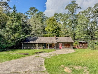 514 Paulding Rd, Ellisville, MS 39437