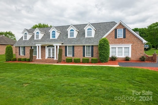8 Morningside Dr, Granite Falls, NC 28630