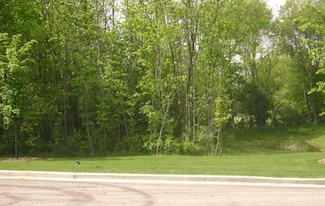 N80W13299 River Park Dr, Menomonee Falls, WI 53051