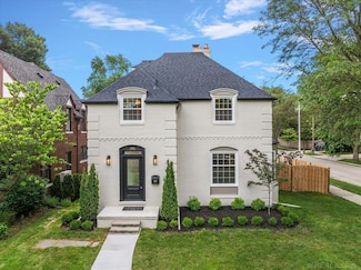 790 Washington St, Grosse Pointe, MI 48230
