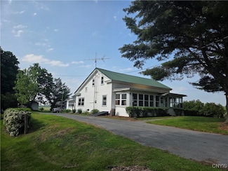 11311 S Landing Rd, Mannsville, NY 13661