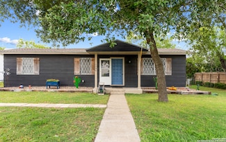 1204 Fannin St, George West, TX 78022
