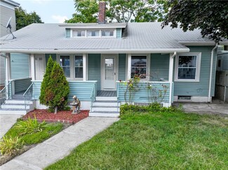 16 Phoenix St, Central Falls, RI 02863