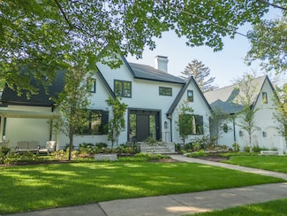 235 W Cook Ave, Libertyville, IL 60048