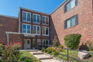 520 Biesterfield Rd Unit E314, Elk Grove Village, IL 60007