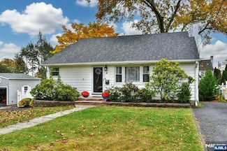 82 Grove St, Waldwick, NJ 07463