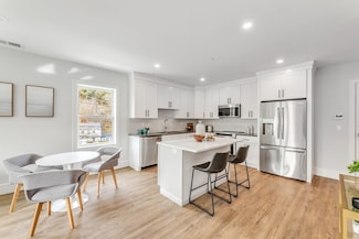 1000 Washington St Unit 203, Dedham, MA 02026