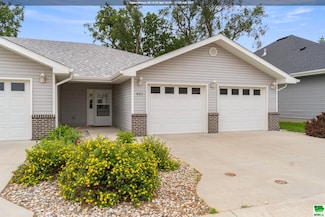 421 Maupin Ln, Sergeant Bluff, IA 51054