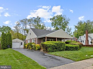 27 Longwood Dr, Wayne, PA 19087