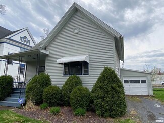 416 N 1st St, Monmouth, IL 61462