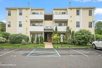 22 Basset Ct, Tinton Falls, NJ 07753
