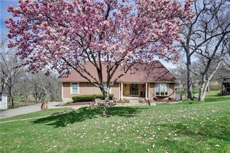 515 Hillcrest Rd E, Lake Quivira, KS 66217