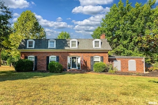 27 Pinewood Dr, Carbondale, IL 62901