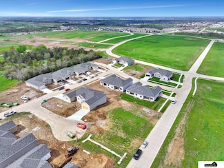8601 S 50th Ct, Lincoln, NE 68516