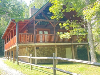 915 Powdermill Rd, Gatlinburg, TN 37738