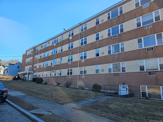 70 Farmington Ave Unit 4T, New London, CT 06320