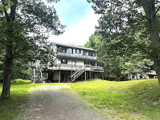 54 Lenape Dr, East Stroudsburg, PA 18302