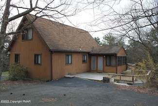 1421 Clover Rd, Long Pond, PA 18334