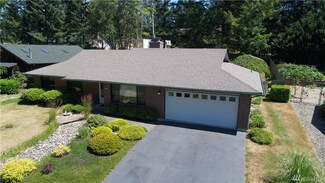 121 E Lake Forest Dr, Allyn, WA 98524