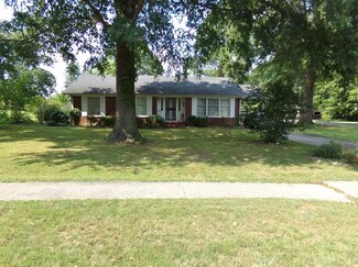 812 Butler St, Bolivar, TN 38008