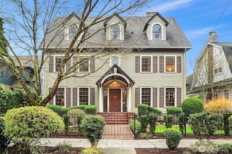 1227 Federal Ave E, Seattle, WA 98102