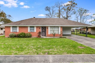 105 Ash Ln, Lafayette, LA 70501