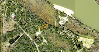 135 Water Oaks Way, Apalachicola, FL 32320